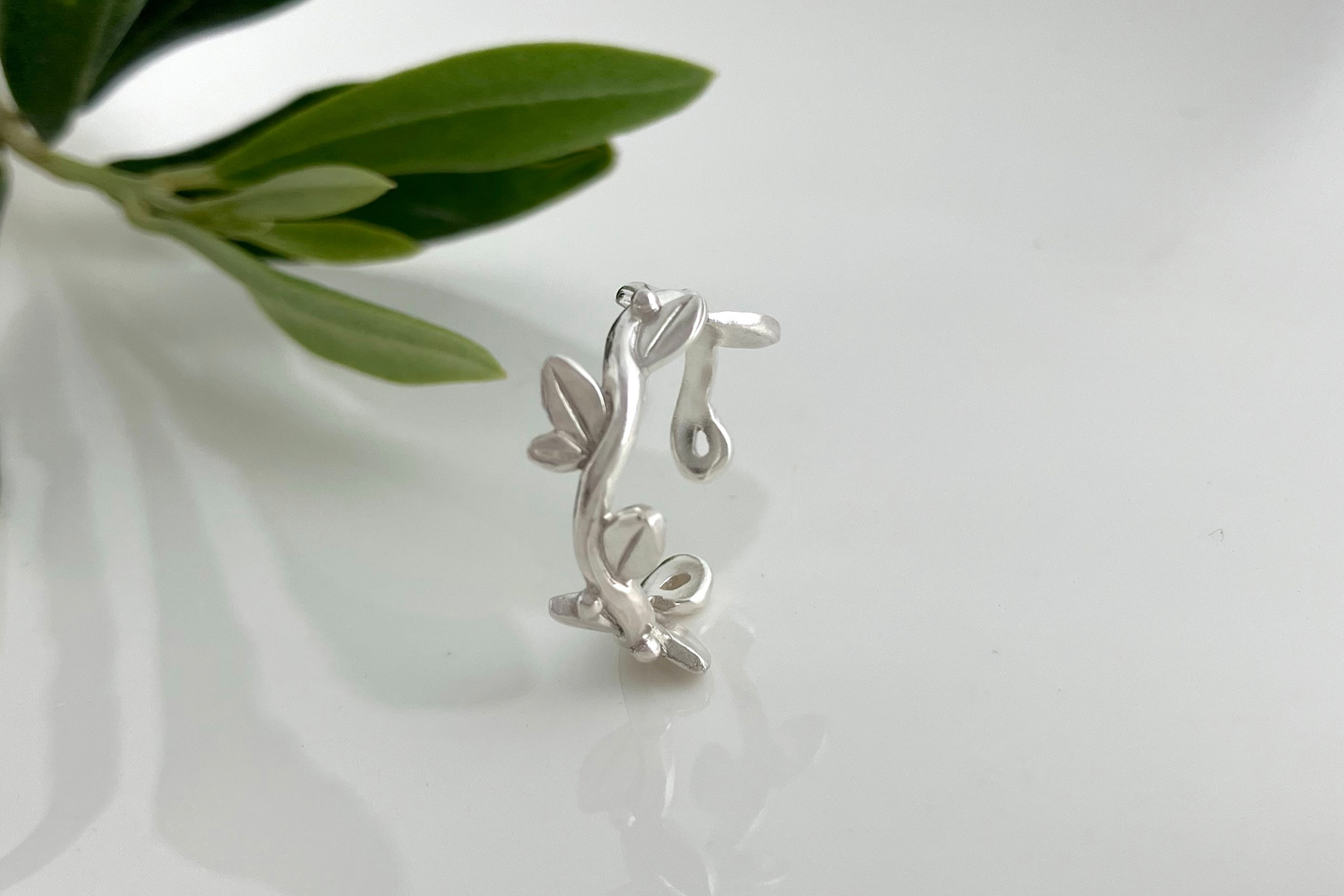 オリーブのイヤーカフ